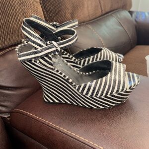 Alice + Olivia Jana Wedge
